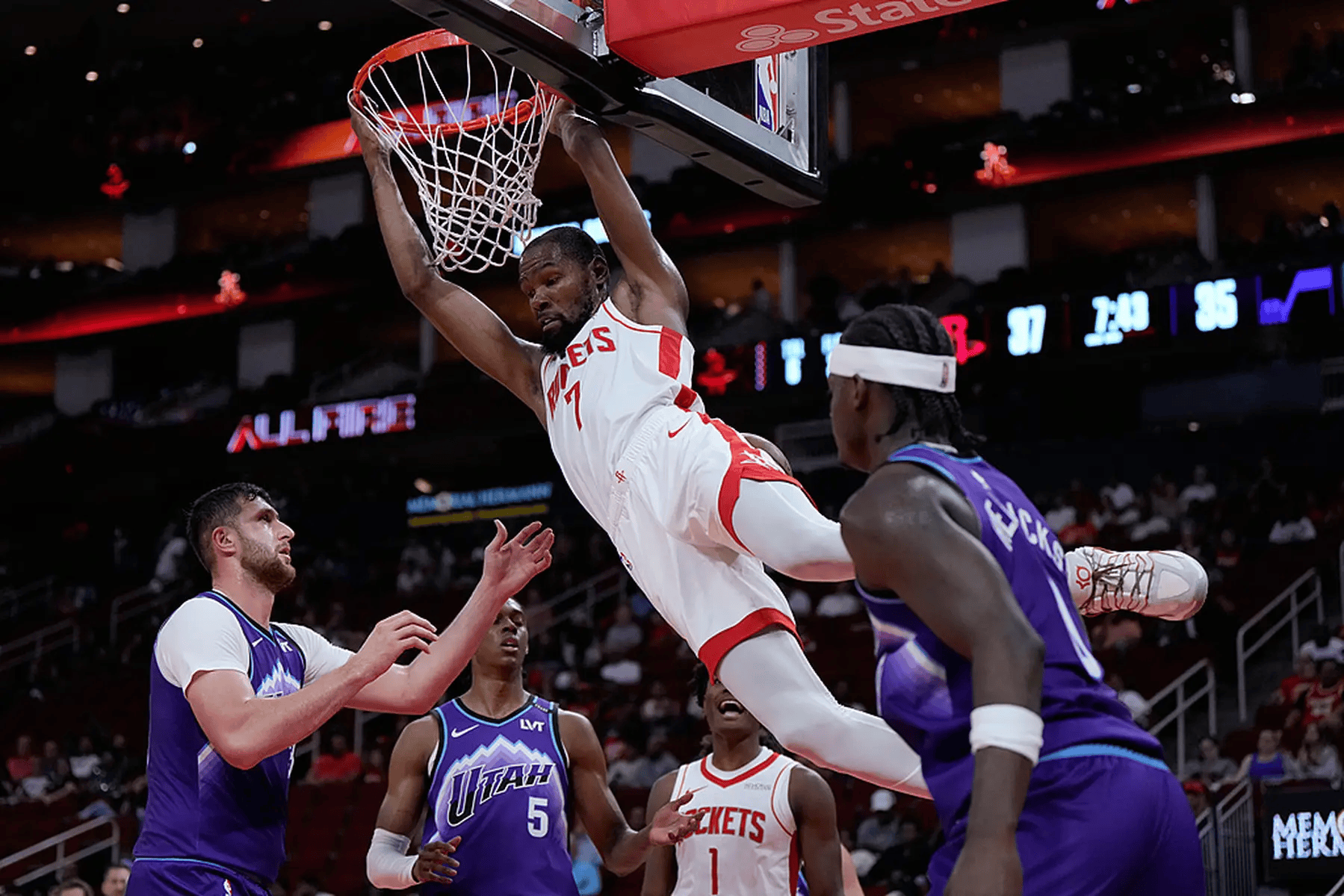 九游体育官网入口-关于里程碑夜夏洛特黄蜂强势反弹,NBA总决赛赛前刷纪录,震撼外界,团队化学反应显著的信息